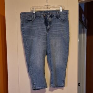 St. John's Bay Light Blue Denim Capris